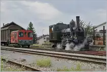 Nun aufgerüstet und bereit für nach Sursee manövriert die E 3/3 N° 5 der ST um zu ihrem Zug zu gelangen. 
27. Aug. 2017