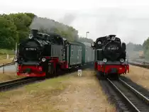 Obwohl sich das Lokpersonal auf der 99 1782 und der 99 4802,am 13.Juni 2018 des Öfteren in Putbus getroffen haben,Grüßten sich beide Personale bei der Einfahrt,in Putbus,mit einem Scherz,wieder