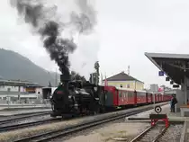 Dampflok 83-076 mit dem Zug D211 der Zillertalbahn nach Mayrhofen kurz vor Ausfahrt aus Jenbach; 13.06.2018
