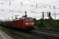 # Duisburg-Entenfang 7
Die 152 024-6 der DB mit einem Güterzug aus Süden kommend durch Entenfang in Richtung Duisburg.

Duisburg-Entenfang
02.06.2018