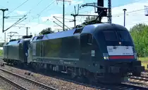 DB Fernverkehr AG mit der MRCE Taurus Doppeltraktion ES 64 U2-013  [NVR-Number: 91 80 6182 513-2 D-DISPO] + ES 64 U2-097[NVR-Number: 91 80 6182 597-5 D-DISPO] nach meinen letzten Informationen für SETG - Salzburger Eisenbahn TransportLogistik GmbH im Einsatz? (vielleicht aktuell aber auch DB Fernverkehr) bei der Durchfahrt Bf. Flughafen Berlin-Schönefeld.