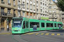 Be 6/8 Combino 314, auf der Linie 8, verlässt die Haltestelle Schifflände. Die Aufnahme stammt vom 20.06.2018.