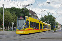 Be 6/10 Tango 161, auf der Linie 11, fährt zur Haltestelle am Bahnhof SBB. Die Aufnahme stammt vom 14.06.2018.