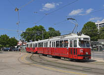 Der Countdown läuft, noch gut eine Woche, danach sind die E1 am 6er endgültig Geschichte! 

 E1 4519 + c4 1309 als Linie 6 wurde wegen zu höhrer Verspätung beriets beim Zentralfriedhof 3. Tor gewendet, 21.06.2018