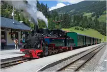 Die ex SKGLB 22 (Aquarius C) Heeresfeldbahnlokomotive HF210E gebaut 1939 von Borsig, fährt auf der Pinzgau Lokalbahn von Zell am See nach Krimml.
Krimml 20_6_2018
