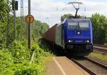 186 268-9 von Rhenus-Logistik kommt als Umleiter aus Richtung Aachen-West,Laurensberg,Richterich mit einem MSC-Containerzug aus Antwerpen-Krommenhoek(B) nach Germersheim(D) und fährt durch Kohlscheid in Richtung Herzogenrath,Mönchengladbach. Aufgenommen vom Bahnsteig 1 in Kohlscheid.
Bei Sonnenschein und Wolken am Nachmittag vom 21.6.2018. 