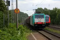 Die Cobra 2826 kommt als Umleiter aus Richtung Aachen-West mit einem Kurzen Coilzug aus Kinkempois(B) nach Köln-Gremberg(D) und fährt durch Kohlscheid in Richtung Herzogenrath,Mönchengladbach. 
Aufgenommen vom Bahnsteig 1 in Kohlscheid. 
Bei Sonne und Wolken am Nachmittag vom 21.6.2018. 