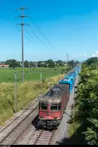 Re 6/6 11643 mit Kieswagenleerzug am 20. Juni 2018 bei Engishofen.