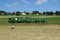 Chemins de fer du Jura, CJ.
Sommeridylle vom Jura.
Sonderzug bestehend aus dem BCe 2/4 70 und dem TT C7 auf der Fahrt nach Saignelégier bei Pré-Petitjean am 23. Juni 2018.
Foto: Walter Ruetsch 

