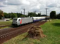 LTE 187 522 (Akiem Vermietlok) mit dem Sonderzug  Golden Eagle Lux Train  kurz nach Komárom.
24.06.2018.