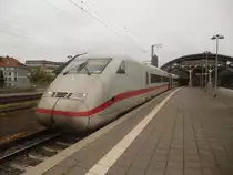 Hier steht ein ICE 2 (der Baureihe 402) im Bahnhof Oldenburg(Oldb) Hbf in einem Sonntag Morgen im Jahr 2018. Dieser Zug fährt auf der Relation Oldenburg- Bremen - Hannover - Nürnberg - München und ist einer der wenigen ICEs der den Oldenburger Hauptbahnhof ansteuert.
Foto von SignalGrün bzw. SignalGrün [Trainsptt] Fotos.