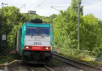 Die Cobra 2843 kommt aus Richtung Aachen-West mit Kurzen Coilzug aus Kinkempois(B) nach Köln-Gremberg(D) und fährt durch Aachen-Schanz in Richtung Aachen-Hbf,Aachen-Rothe-Erde,Stolberg-Hbf(Rheinland)Eschweiler-Hbf,Langerwehe,Düren,Merzenich,Buir,Horrem,Kerpen-Köln-Ehrenfeld,Köln-West,Köln-Süd. 
Aufgenommen vom Bahnsteig von Aachen-Schanz. 
Bei Sonne und Wolken am Nachmittag vom 22.6.2018.