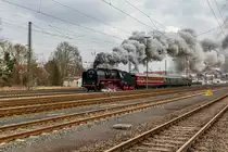 Im Rahmen des Bahnhofsfestes am 24.03.2018 in Treysa, boten die zugeh�rigen Eisenbahnfreunde zwei Pendelfahrten mit der angemieteten Meininger 50 3501 nach Stadtallendorf an. Hier ist die Maschine bei der ersten Fahrt am Vormittag bei der Ausfahrt aus Treysa.