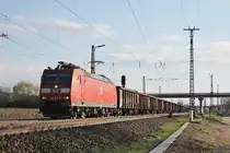 Mit einem leeren Tonerdezug (Domodossola - Limburg an der Lahn) fuhr am späten Nachmittag des 28.03.2017 die 185 103-9 durch die Gleisanlagen von Müllheim (Baden) im Markgräflerland in Richtung Freiburg (Breisgau).