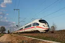 403 518-4  Münster (Westf.)  am Nachmittag des 28.03.2017, als dieser zusammen mit 403 034-2  Offenburg  auf dem Weg nach Basel SBB waren und diese hier nördlich von Müllheim (Baden) nur noch wenige Kilometer vor sich hatten.