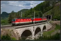 1144 250 + 1144 + 1142 fahren am 26.06.2018 als Lokzug über den Kartnerkogel - Viadukt.