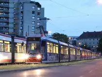 GT8N, Wagen 1117  Mönchshof  steht nachts abgestellt an der Scharrerstraße in Nürnberg.