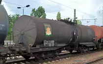 Meine Erstsichtung, ein Kesselwagen für Schweröl der polnischen Fa. Tankwagon Sp. z o.o. (siehe auch Firmenlogo) mit Zulassung in Schweden mit der Nr. 33 RIV 74 S-TWG 7881 006-8 Zaes am 25.06.18 Bf. Flughafen Berlin-Schönefeld.