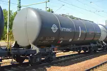 Relativ neue Kesselwagen vom Einsteller ermewa mit tschechischer Zulassung mit unterschiedlichen Firmenlogo beklebt, hier u.a. der Firma Lenz Energie AG + BF LOGISTICS (Benninger & Föll | Liquid Logistics GmbH) mit der Nr. 33 TEN 54 CZ-ERSA 7841 578-9 Zacns am 26.06.18 in einem Ganzzug gleichartiger Kesselwagen im Bf. Flughafen berlin-Schönefeld.