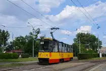 Warszawa (Warschau), Słowackiego. Konstal 105Na #1222 verlässt die Haltestelle Metro Marymont. Die Aufnahme stammt vom 17.06.2018. 