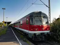Auf dem RE8 in NRW findet der letzte Einsatz von Karlsruher Steuerwagen der DB statt.

Auf dem Bild ist der ex Regensburger 50 80 82-34 341-1 Bnrdzf 477.0 mit OFV ohne Glastrennwände zusehen,  aufgrund des Fristablauf steht er seit einigen Monaten abgestellt in Hamm.

RE 10838 an seinem Endbahnhof Kaldenkirchen,  August 2017