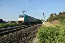 Cobra 2833/alias E186 225 kommt am Abend des 26.6.2018 bei Gubberath vor meine Linse, als sie mit einem Containerzug gen Rheydt fährt.