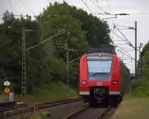 Ein Nachschuss von der Rhein Niers Bahn (RB33) aus Aachen-Hbf nach Heinsberg-Rheinland
/Duisburg-Hbf und hilt in Kohlscheid und fährt in Richtung Herzogenrath,Mönchengladbach. Aufgenommen von Bahnsteig 1 in Kohlscheid.
Bei Sonne und Wolken am Nachmittag vom 27.6.2018.