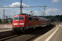 111 149 DB kommt mit dem RE4 von Dortmund-Hbf nach Aachen-Hbf und kommt aus Richtung Neuss-Hbf,Mönchengladbach-Hbf,Rheydt-Hbf,Wickrath,Beckrath,Herrath,Erkelenz,Baal,Hückelhoven-Baal,Brachelen,Lindern,Süggerath,Geilenkirchen,Frelenberg,Zweibrüggen,Übach-Palenberg,Rimburg,Finkenrath,Hofstadt und fährt in Herzogenrath ein und hält in Herzogenrath und fährt dann weiter in Richtung Kohlscheid,Richterich,Laurensberg,Aachen-West,Aachen-Schanz,Aachen-Hbf. 
Aufgenommen am Bahnhof von Herzogenrath. Bei Sommerwetter am Nachmittag vom 28.6.2018.
