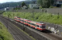 WALDENBURGERBAHN.
Impressionen vom 28. Juni 2018.
Normalerweise sind zwischen Waldenburg und Liestal Dreiwagenzüge unterwegs.
Bei Liestal neben den Normalspurgeleisen der SBB.
Foto: Walter Ruetsch