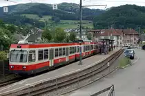 WALDENBURGERBAHN.
Impressionen vom 28. Juni 2018.
Normalerweise sind zwischen Waldenburg und Liestal Dreiwagenzüge unterwegs.
Vierwagenzug auf der Haltestelle Winkelweg.
Foto: Walter Ruetsch
