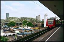 423 047 rollt am 27.05.07 als S13 von Troisdorf in den Hauptbahnhof K�ln ein.