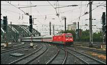 101 036 rollt am Morgen des 27.05.07 um 8.50 Uhr mit dem EuroCity 7 von Dortmund Hbf nach Chur in den Hauptbahnhof K�ln ein.