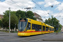 Be 6/10 Tango 182, auf der Linie 10, fährt zur Haltestelle am Bahnhof SBB. Die Aufnahme stammt vom 14.06.2018.