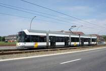 Straßenbahn (Tram) Belgien / Kusttram: Siemens MGT6-2 - Wagen 6332  HermeLijn  von De Lijn, aufgenommen im Mai 2018 in Ostende (Oostende).