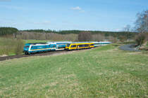 Zufälliges Treffen von 223 065 mit dem ALX 84113 und der OPB 79722 nach Marktredwitz bei Eschldorf, 26.03.2017