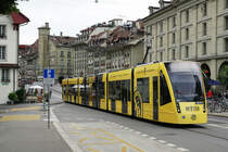 BERNMOBIL YB-MEISTERTRAM.
Ab dem 4. Juni 2018 rollt das Siemens Combino Tram XL Be 4/8 671 in den Farben von YB während ca. 3 Monaten durch Bern.

YB:

SCHWEIZER MEISTER 2018.

Schweizer Fussballnationalmannschaft:

WELTMEISTER 2018 ?    LEIDER   N E I N

BRA 1 : 1 SUI
SRB 1 : 2 SUI
CRC 2 : 2 SUI

SWE 1 : 0 SUI

Die Aufnahme ist am 24. Juni 2018 bei der Haltestelle Kornhausplatz der Tramlinie 9 entstanden.
Foto: Walter Ruetsch 