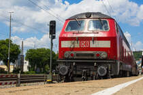218 491-9 wartet in Ulm Hbf auf ihren nächsten Einsatz mit einer Garnitur N-Wagen. 3.6.18