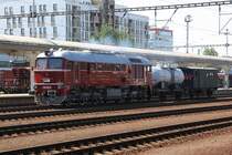 ZSR 781 312-4 mit dem Feuerlöschzug am 17.Juni 2018 in Bratislava Petrzalka.