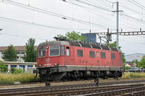 Re 620 040-6 durchfährt den Bahnhof Pratteln. Die Aufnahme stammt vom 29.06.2018.