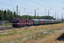 Zwei offensichtlich frisch lackierte DR Lok’s der BR 243 mit historischen Wagen in Bergen auf Rügen abgestellt. - 07.07.2018
