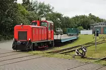 Als Ersatz für die Baureihe 329 kaufte die DB für die Wangerooger Inselbahn 1992 beim Mansfelder Kombinat zwei Lokomotiven des Typs L18H-C, gebaut von Faur/Rumänien, die als 399 105 und 106 eingereiht wurden. Nach der Beschaffung der 399 107 und 108 sind sie nur noch Reserve und werden gelegentlich im Güter- und Rangierdienst eingesetzt. Am 25.06.2018 steht 399 105-6 an der Ladestraße im Ortsbahnhof.