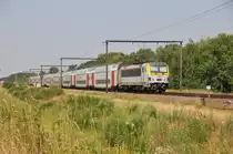 EuroSprinter 1921 der SNCB schiebt den IC durch Lummen Richtung Diest. Aufnahme vom 06/07/2018.