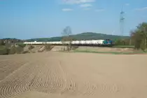 212 322 mit einem leeren Kesselzug aus Cheb bei Seußen, 09.04.2017