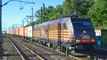 HSL  185 601-2  [NVR-Number: 91 80 6185 601-2 D-BRLL] mit Containerzug am 30.06.18 Bf. Hamburg-Harburg.