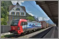Vectron 193 462 mit Containerzug pausiert in Flüelen. (09.07.2018)