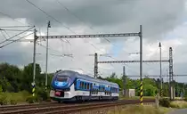 844 017, welcher von Luby u Chebu nach Cheb unterwegs war, hat am 19.06.18 bereits Trsnice verlassen und fährt nun seinem Endbahnhof entgegen.