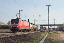 Am späten Nachmittag des 29.03.2017 bespannte die 152 160-8 den bunten KT (Weil am Rhein Ubf - Hamburg Billwerder), als sie durch die Gleianlagen vom Bahnhof Müllheim (Baden) fuhr gen Freiburg (Breisgau).