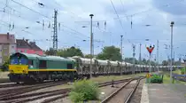 HHPI mit der BRLL Mietlok RLOO2 (9280 1266 032-2 D-BRLL) und einem langen Schüttgutwagenzug mit Kies am 10.07.18 Durchfahrt Bf. Berlin-Lichtenberg.