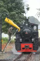 Als käme nicht genug Wasser vom Himmel ,... 


Rudi beim Wasser nehmen in Preding am 11.07.2018