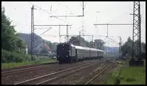 E 0420 ist hier mit einem Sonderzug in Richtung Rheine am 14.5.1994 in Westerkappeln Velpe unterwegs.